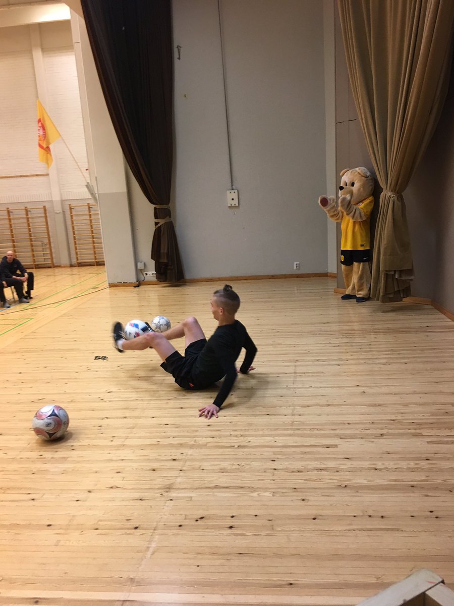 Alexander Wessberg @freestylesander esiintymässä KaaNan 40-v juhlassa ! Upea show !