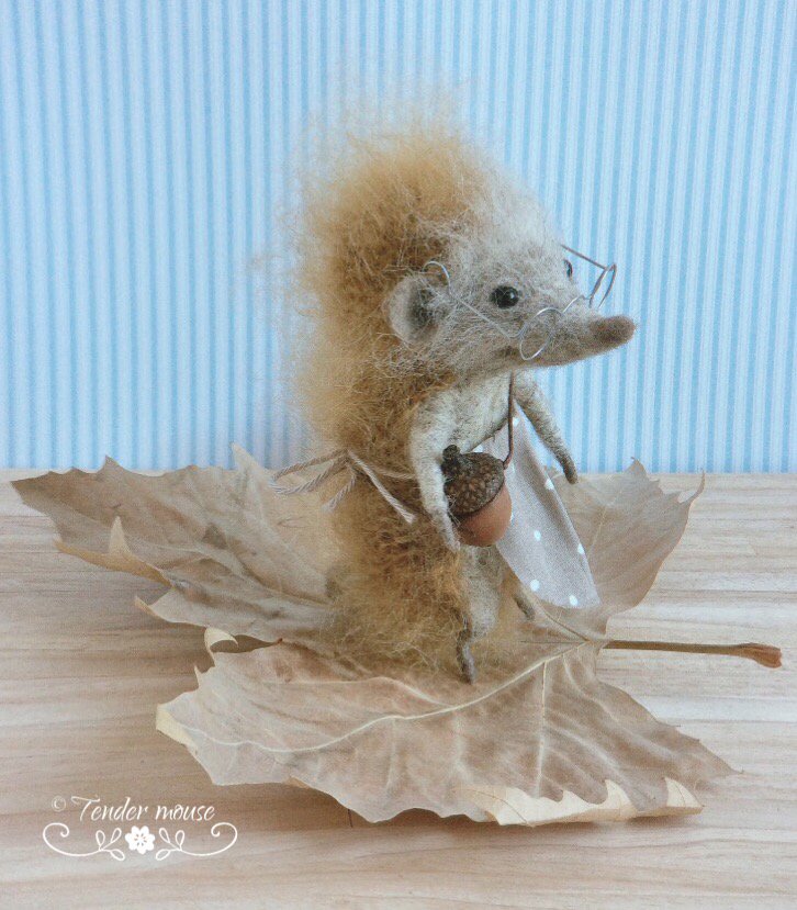 TenderMouseArt's tweet photo. Very cute little hedgehog! 100% various wools. All my sculptures have  a steelwire armature inside made for a lifetime. https://t.co/b8WRogKeGU