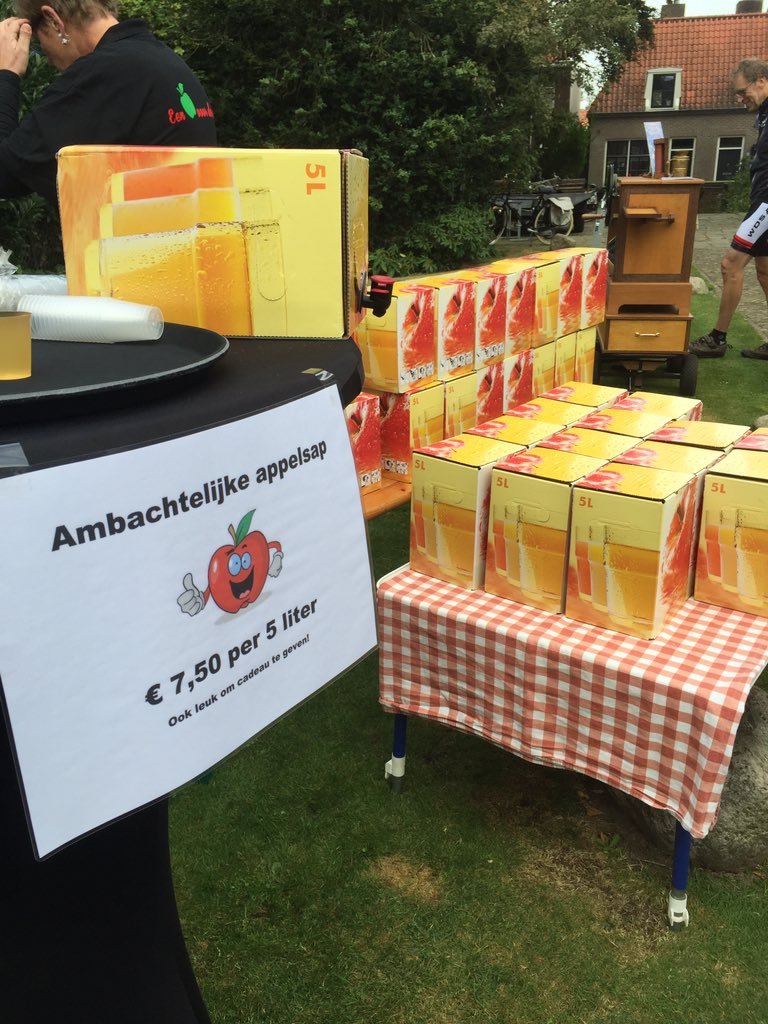 Wat fantastisch om live te zien hoe het van appel naar sap geperst word. Nu bij de Streekmarkt tm 15.00 uur.