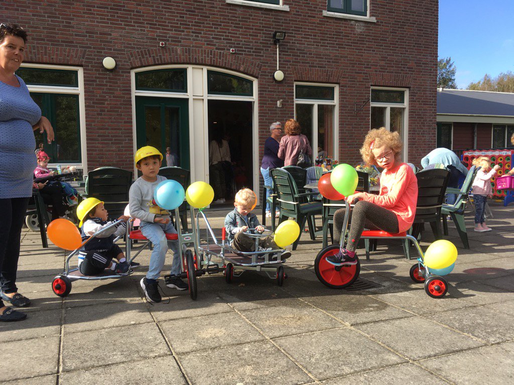 Biezenwaard 12,5 zorg en beweging voor kinderen #nieuwefietsen dank <a href="/vdsarfoundation/">Edwin van der Sar</a>