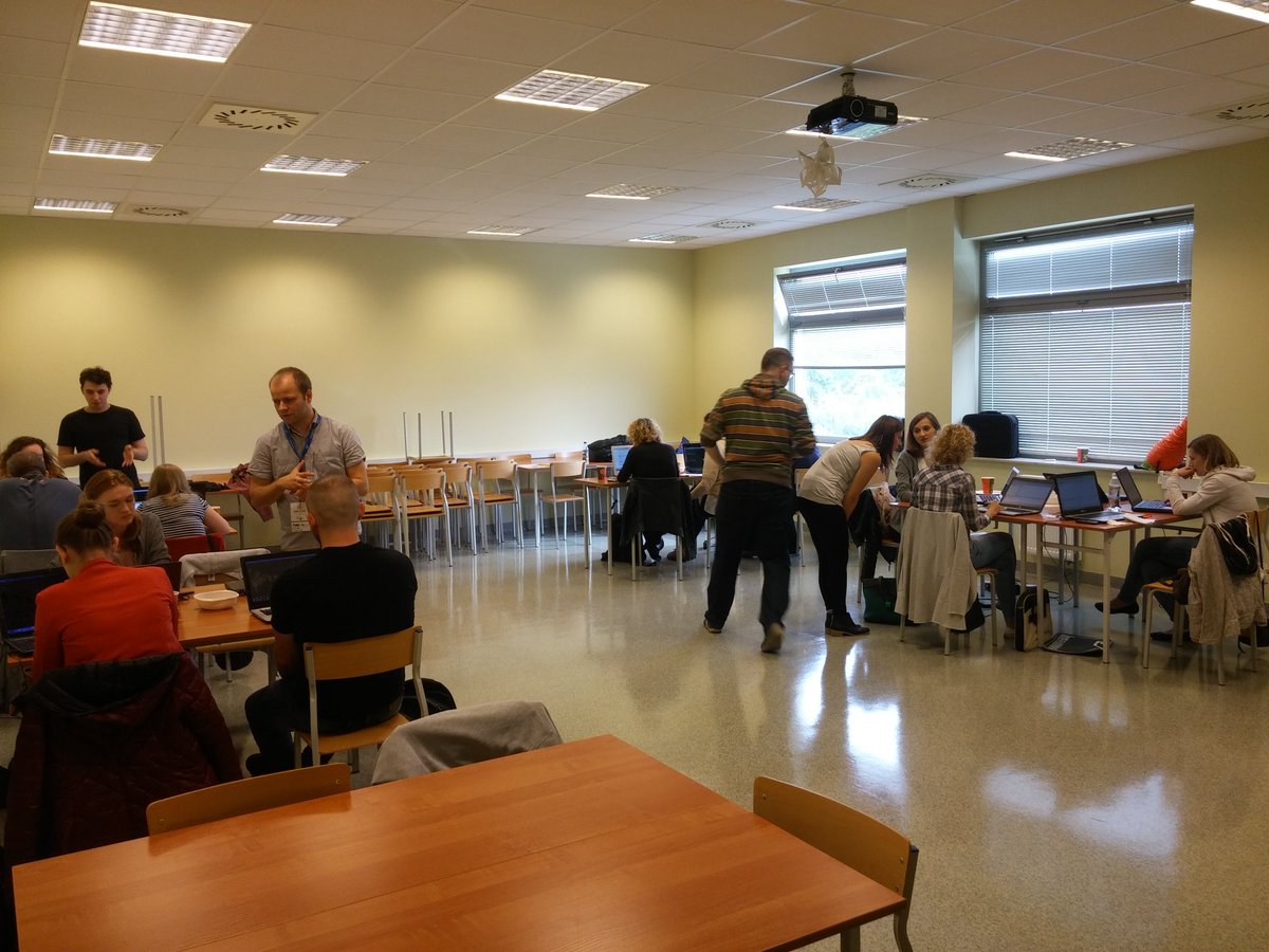 ggcarrots's tweet photo. Nauka w toku na #PyCodeKoszalin! #Python #Pycode2016 https://t.co/7beuGQaUSg