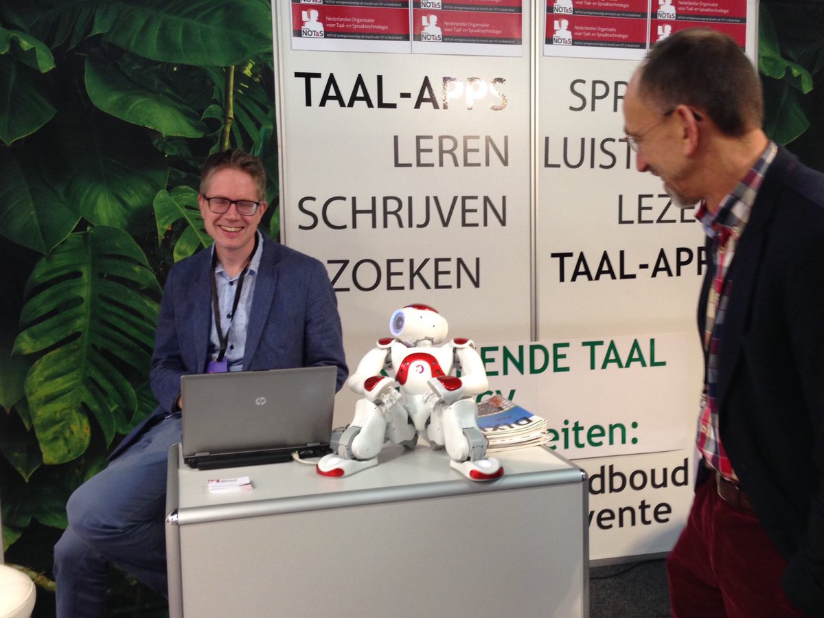 Drongofest's tweet photo. Heb jij wel eens met een robot gepraat? Op het DRONGO talenfestival kan het allemaal! #drongo2016 #WvdW https://t.co/xZUEbjWoLS