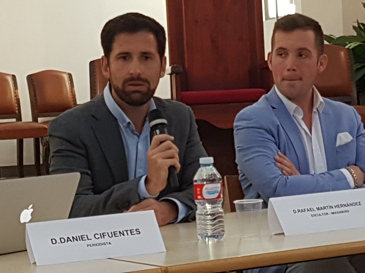 JCofradesMadrid's tweet photo. Ya en marcha la mesa redonda con todos los ponentes : @alexsuarezher , @EscultorRafael , @ChavesClp y #PaoloCaretti https://t.co/NaPVvkB7D5