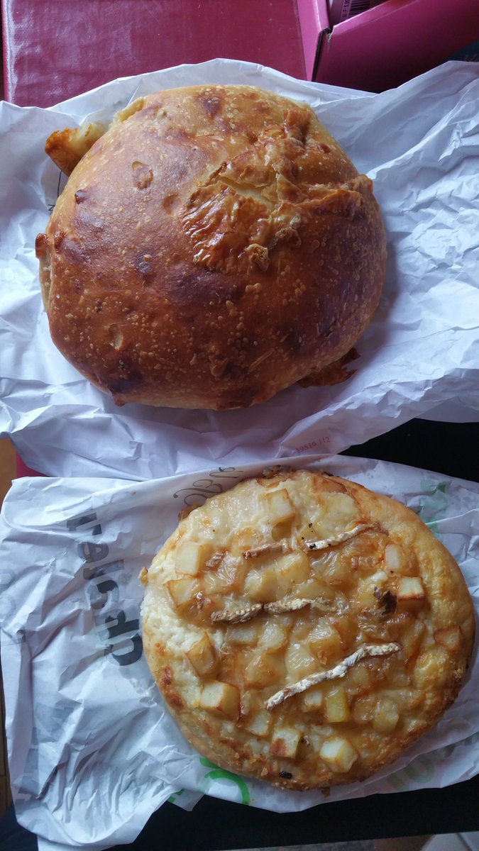 lagrandeval's tweet photo. Fête du brie de Melun :gougasse et pain au brie de melun https://t.co/7zdb56ImGP