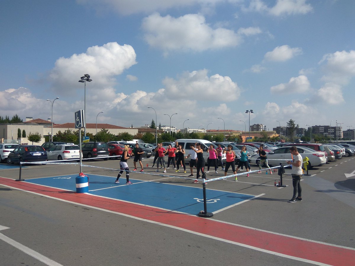 Asbern75's tweet photo. @BanesaZumba de @altafit #Logroño en Master de #Gbox en @DecathlonES #estápasando https://t.co/CWrtAnCLtb