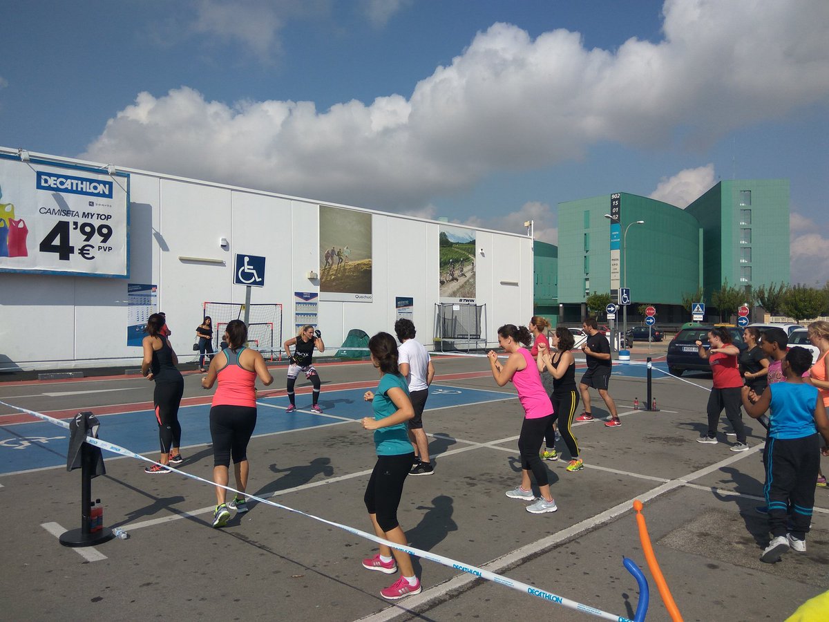 Asbern75's tweet photo. @BanesaZumba de @altafit #Logroño en Master de #Gbox en @DecathlonES #estápasando https://t.co/CWrtAnCLtb