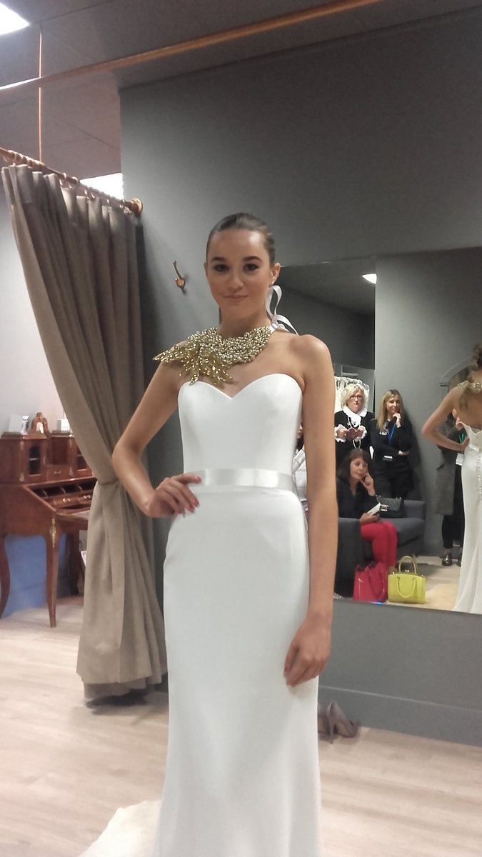 mariebmurphy10's tweet photo. Adore this neckpiece @Kadeebride #AthloneFashionTrail @itwbn https://t.co/abTvFphOwQ