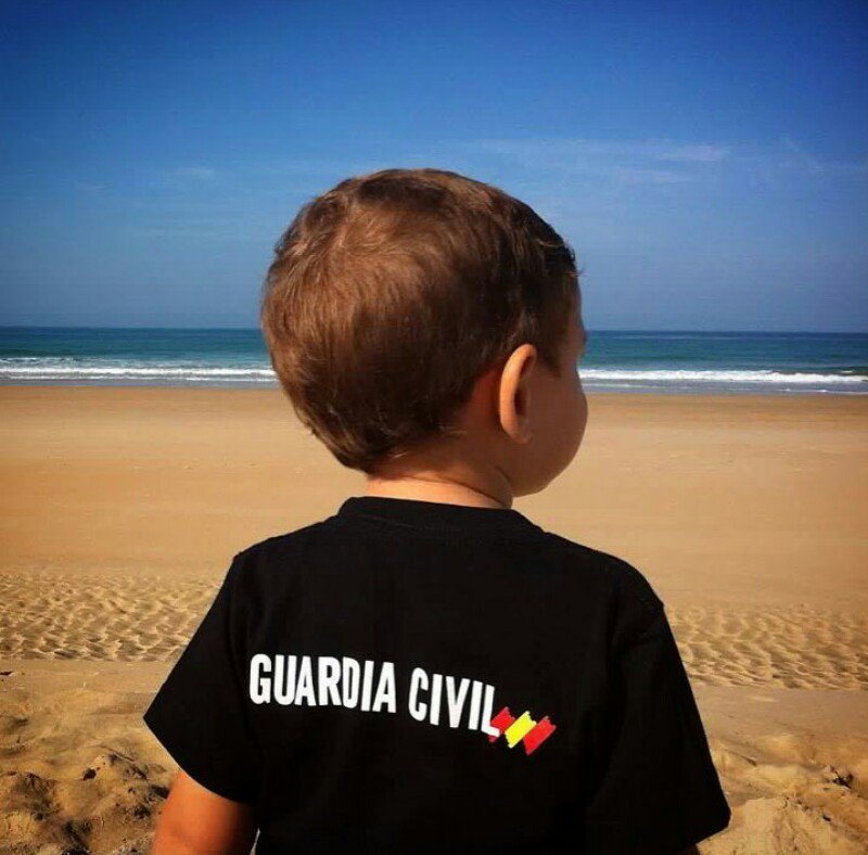 guardiacivil's tweet photo. Pues sí que vienen con ganas las generaciones más jóvenes...el servicio a los demás es un hermoso horizonte que alcanzar,...adelante chic@s https://t.co/4YHIhOR8Iy