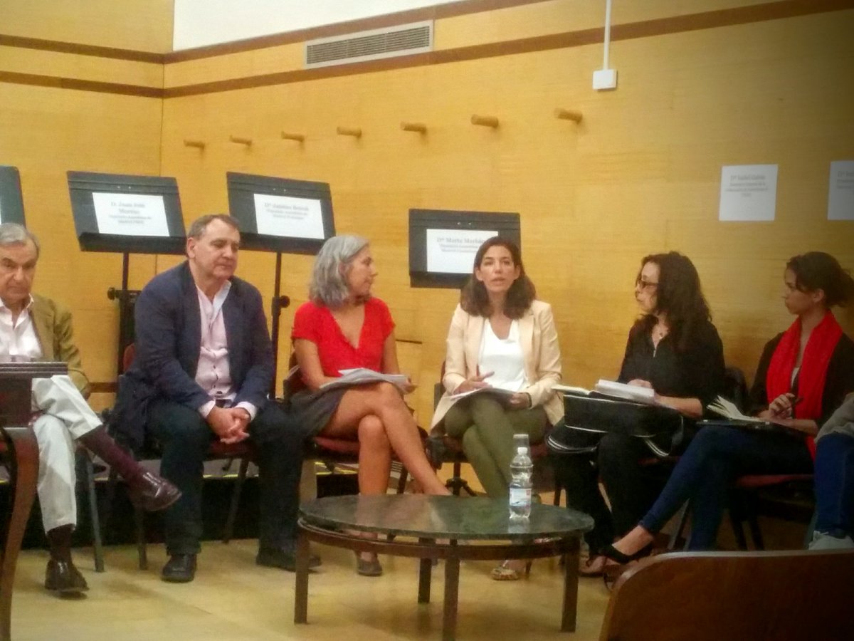 yagomahugo's tweet photo. @marbandefrutos Hablando sobre cómo integrar las enseñanzas artísticas superiores en la Universidad mediante la investigación. #DebateEAS https://t.co/MzVbaHc5ek