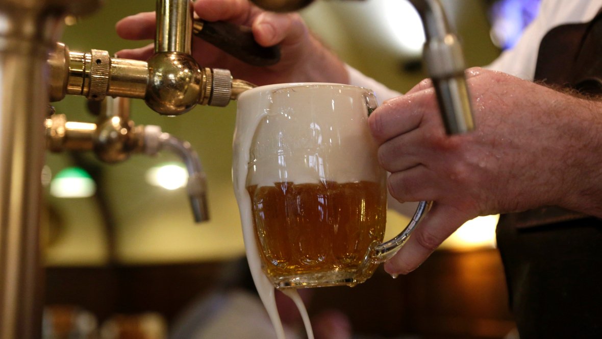 BeckDanaher's tweet photo. Want to build a $2B craft beer empire? Here's how the founder of Sam Adams di... https://t.co/yIoun0D9Gh #business https://t.co/NvcR70G7n9