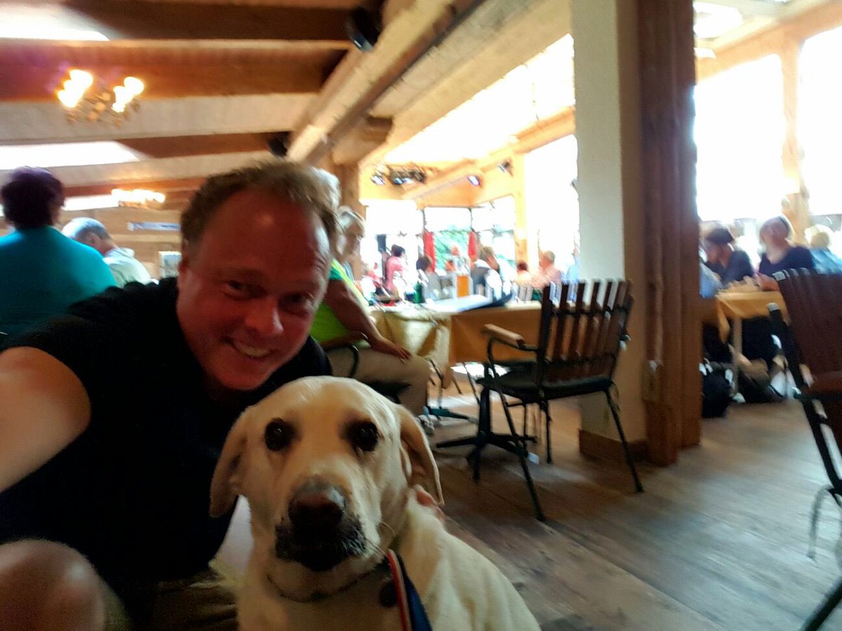keeperlabrador's tweet photo. Here I am with @Stimmungsmacher #Robert #AufGehts #Almabtrieb2016 @Mayrhofen https://t.co/5Ln6Ywd03z