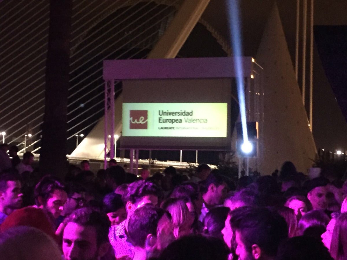 monicamonllor's tweet photo. Así fue la Fiesta de Bienvenida de la UEV. Más de 500 estudiantes lo hicisteis posible!  #WelcomeUE16  #vidaUEV https://t.co/LgIp0CqTzh