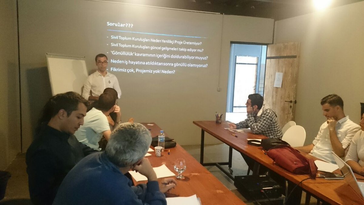 sdyp2015's tweet photo. Platform olarak @AkademiSivil tarafından düzenlenen "Sivil toplum ve proje yönetimi" buluşmasına katıldık. #izmir #siviltoplum #sivilakademi https://t.co/mekUk5teGx
