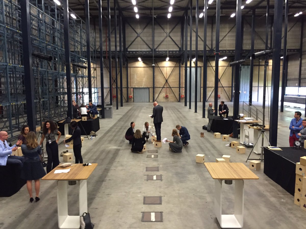 JanMartijn's tweet photo. Gaaf skill lab bij #re_invent met @andreheuvelman https://t.co/5JLkG88ign