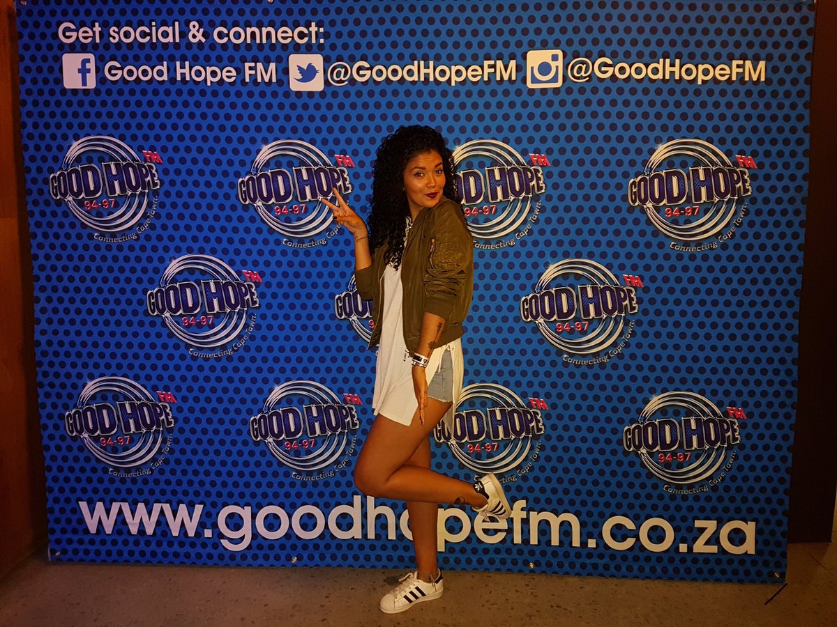 Sas_pants's tweet photo. K I N K Y   A F R O 💃

Music was just too good👌 #friends #KinkyAfro #shimmybeachclub #goodhopefm #redheartrum https://t.co/V3C6c5t2Po