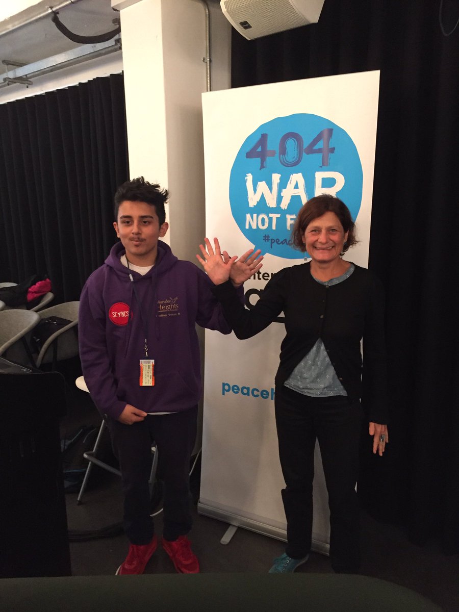 HarrietLamb_'s tweet photo. Extending a #handofpeace with future peacebuilder @zahim_akram from @MarsdenHeights #peacehackLDN https://t.co/BZo22aRi61