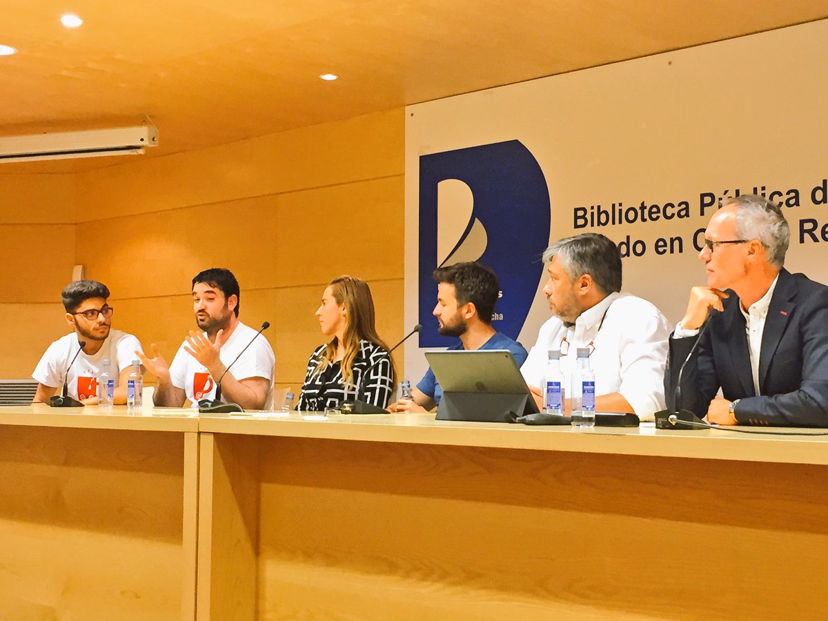 marinarochmt's tweet photo. Míticos de la historia de los videojuegos en la Mesa redonda sobre el presente y futuro de los videojuegos en #CRStart https://t.co/wveKCnvepM