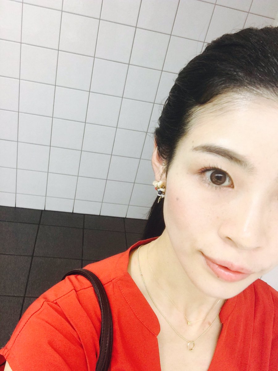 杉本 佳菜子 今日のメイクは久々にシンプルメイク やっぱりシンプル薄めメイクが落ち着く 最近jelly Emodaのユニバーサルパレットばっかり使ってます 今日のメイク Make Emoda Emodacosmetics ナチュラルメイク T Co