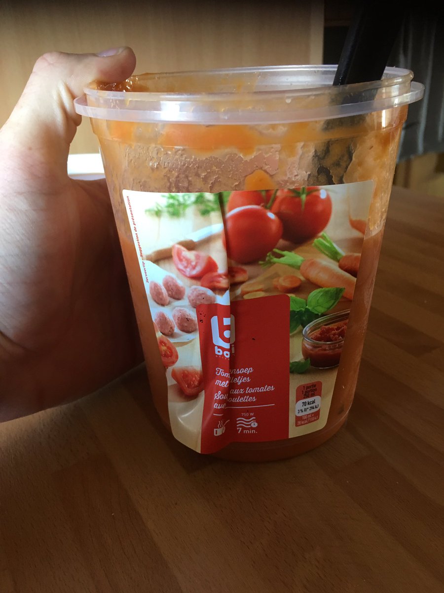 YorickVH's tweet photo. Afknapper vh weekend; uitkijken naar tomatensoep met balletjes en ontdekken dat de balletjes ontbreken! Thanks for nothing @colruyt (Boni)! https://t.co/pfrhbhtsOr