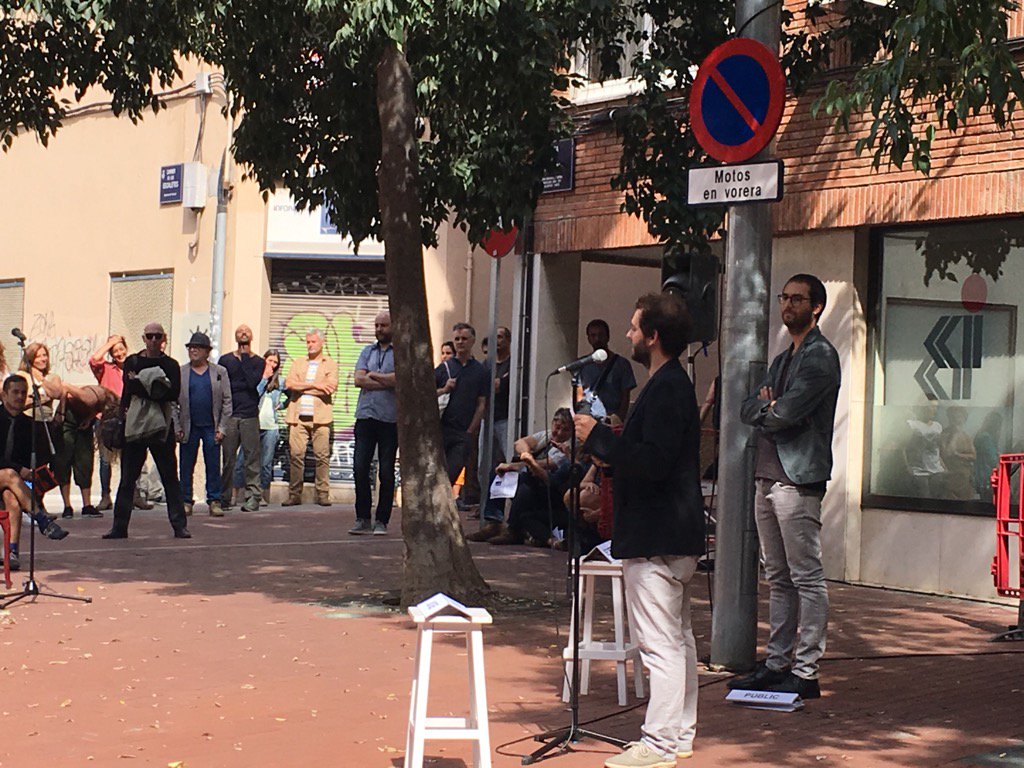 margaridaTT's tweet photo. A la #caravanadetrailers @agostprod presenta "judici al TNT" al @Festival_TNT Visca els ESPECTADORS!!! https://t.co/WlS3ZIK10y