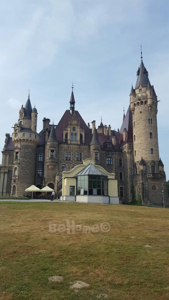 behome5's tweet photo. Castle #Moszna #Moschen https://t.co/gsOQOPhwSc
