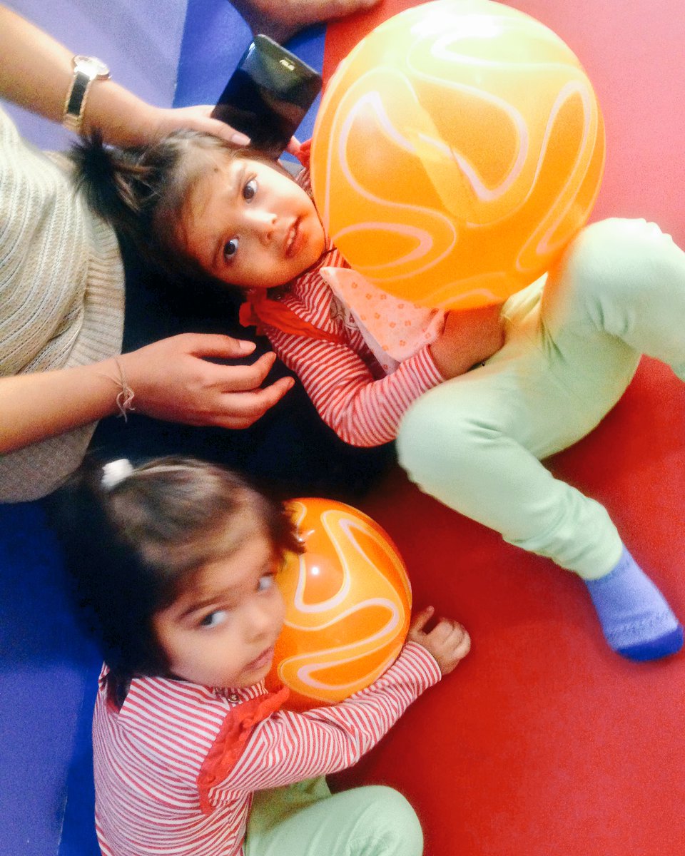 TLG_India's tweet photo. How cute are these two! #twins #handeyecoordination #balltime #parentchildclass @TLG_India @TheLittleGym https://t.co/c76Ydb8VOe