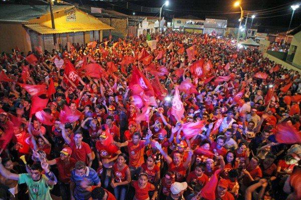 PCdoBMaranhao's tweet photo. #VÍDEO | Grande comício 65 finaliza campanha de Jr. Cascaria em Poção de Pedra >>https://t.co/GJplnDN9uQ #VemPro65 https://t.co/PhUZTIVCTZ
