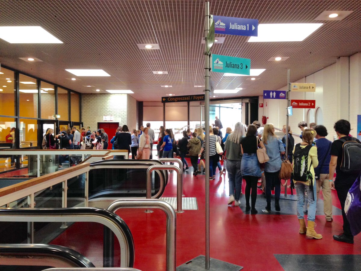 Drongofest's tweet photo. In line for linguistics. @leraboroditsky is sold out! #drongo2016 #WvdW https://t.co/wamaAg8wY1