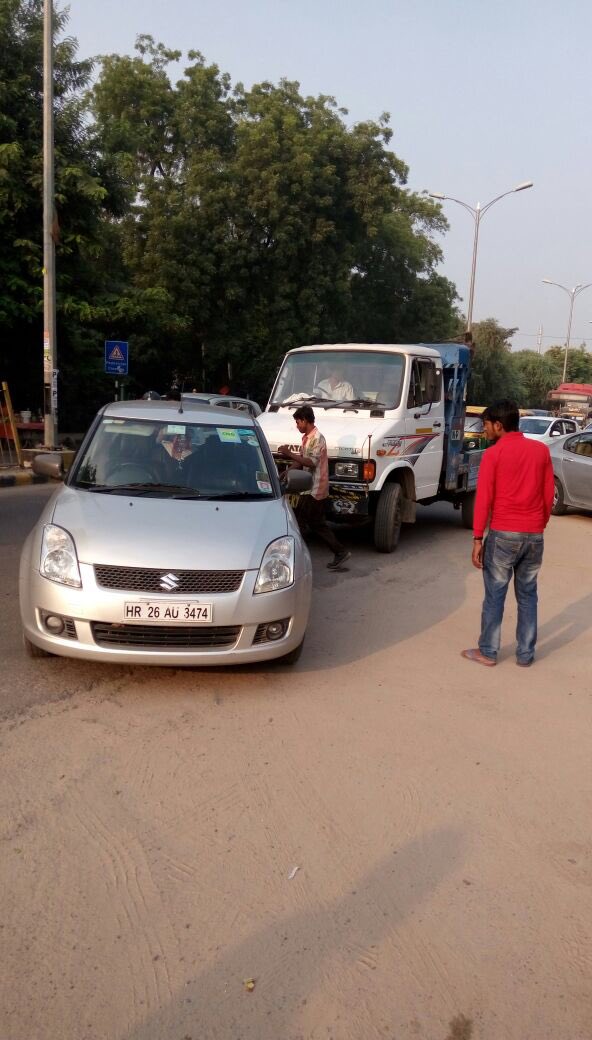gurgaonpolice's tweet photo. Wrongly parked vehicles in front of Gulab sweets towed away https://t.co/e8WktFpV93
