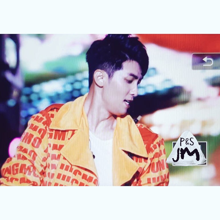 ForMasCN's tweet photo. 161001 Spectrum Dance Music Festival #김정모 https://t.co/TTRRYfxR0a