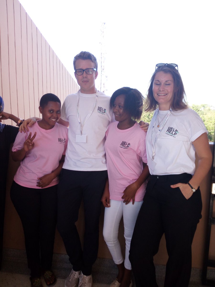 InvioIr's tweet photo. Captured moments at the IT BOOT CAMP @helptohelpse #supercompwoman... Girl power.. Waiting for graduation https://t.co/16yHoHsmbc