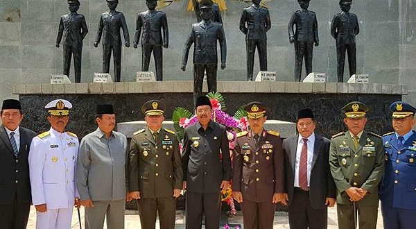 Kita harus waspada terhadap ancaman pemberontakan yang dapat merongrong NKRI. <a href="/ceritamedan/">Medan Cerita</a> <a href="/kawanpaten/">Kawan Paten</a> #sumutpaten
buff.ly/2dsQtAv