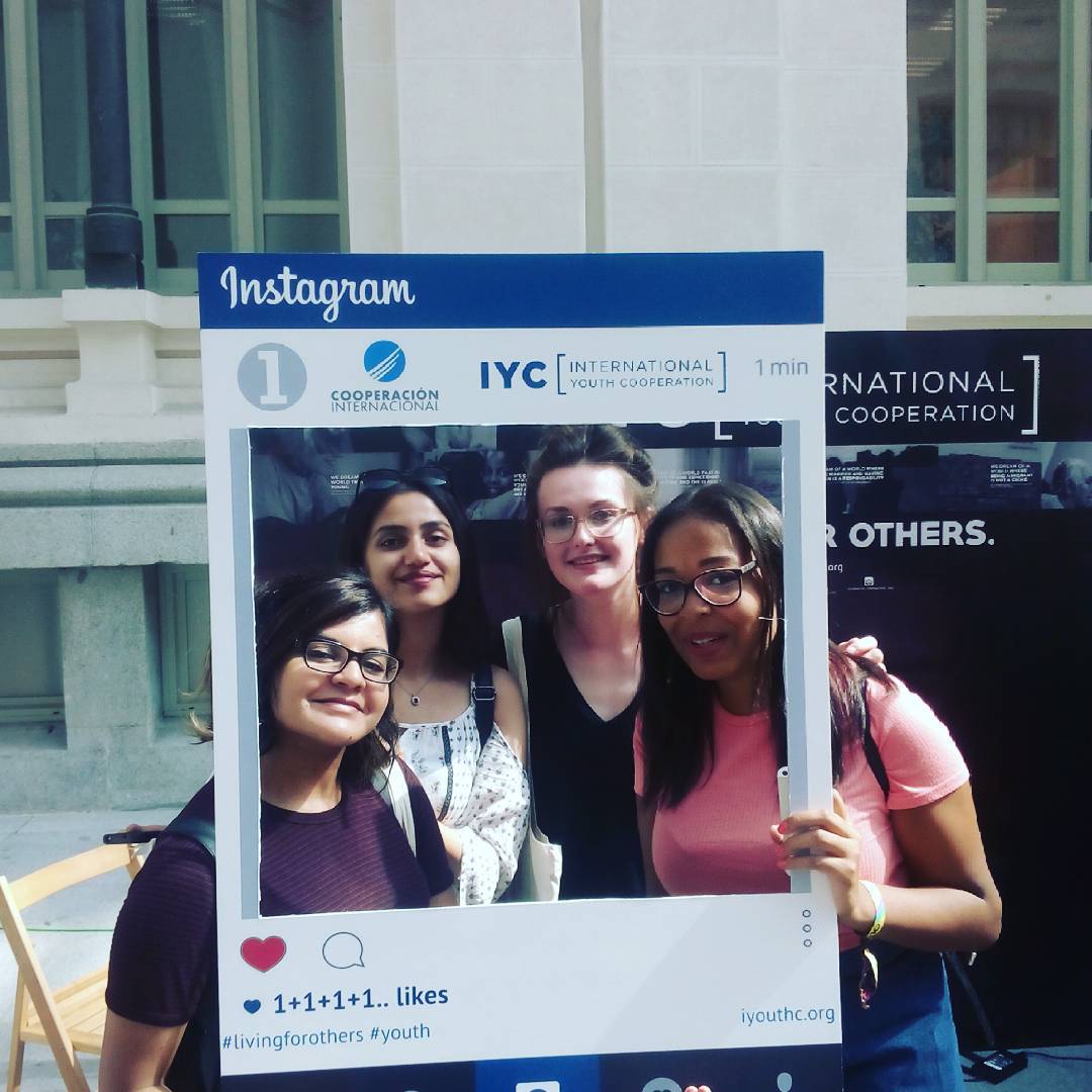 cooperacion's tweet photo. Se acerca la hora de la comida y siguen llegando nuevas caras con ganas de saber qué hacemos. Triunfa #Livingforothers en el #MSWD2016! https://t.co/Xw0Je0tnj4