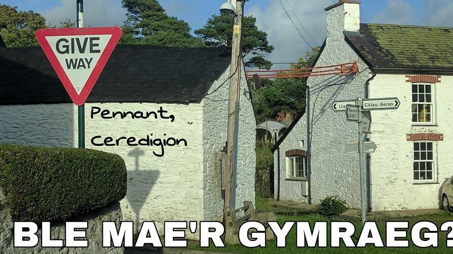 CellArthCletwr's tweet photo. GIVE WAY yw hi ym Mhennant - dim Cymraeg! Un arall i restr hir o arwyddion uniaith Saesneg @CSCeredigion #colliiaith https://t.co/Q1Up2c7eL7