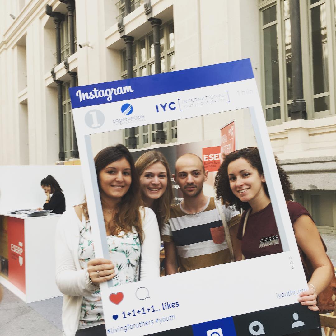 cooperacion's tweet photo. Se acerca la hora de la comida y siguen llegando nuevas caras con ganas de saber qué hacemos. Triunfa #Livingforothers en el #MSWD2016! https://t.co/Xw0Je0tnj4