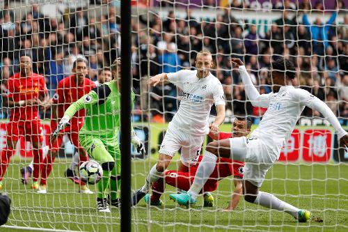 LiveCopaApp's tweet image. 🏆 #PremierLeague
#Half_Time
#SwanseaCity 1-0 Liverpool
#LiveScore &amp;amp; Schedule:goo.gl/OjquEa
#LiveFootball, #PremierLeagueLiveScore