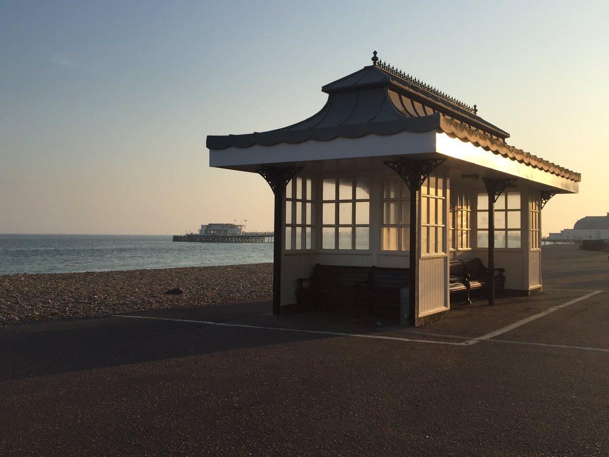 TweetsbyTashaS's tweet photo. @robertmbates you can take a better picture than that...Be sure to let me know when ur in town we can do #chips on the #beach #WorthingLife https://t.co/nFjVjtakAL