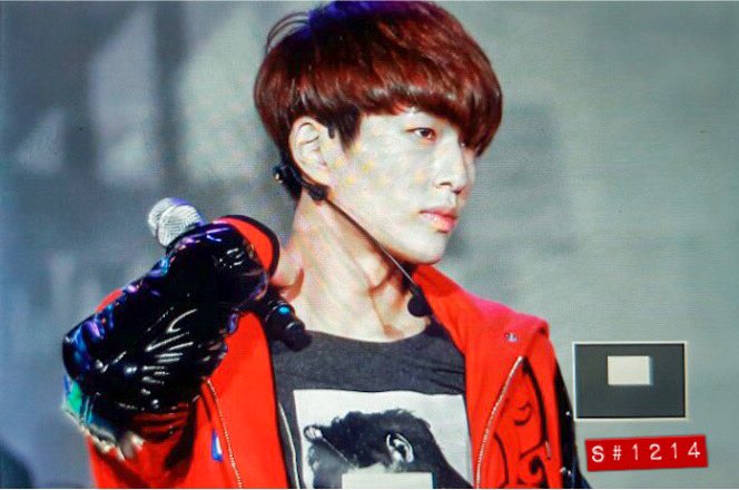s_no1214's tweet photo. 161001 스펙트럼 너무 오랜만에 우리 진기 ㅠㅠㅠㅠㅠ 이렇게 오빠였다가 ㅠㅠㅠㅠㅠ #온유 #진기 #ONEW https://t.co/HbHCUz23L3