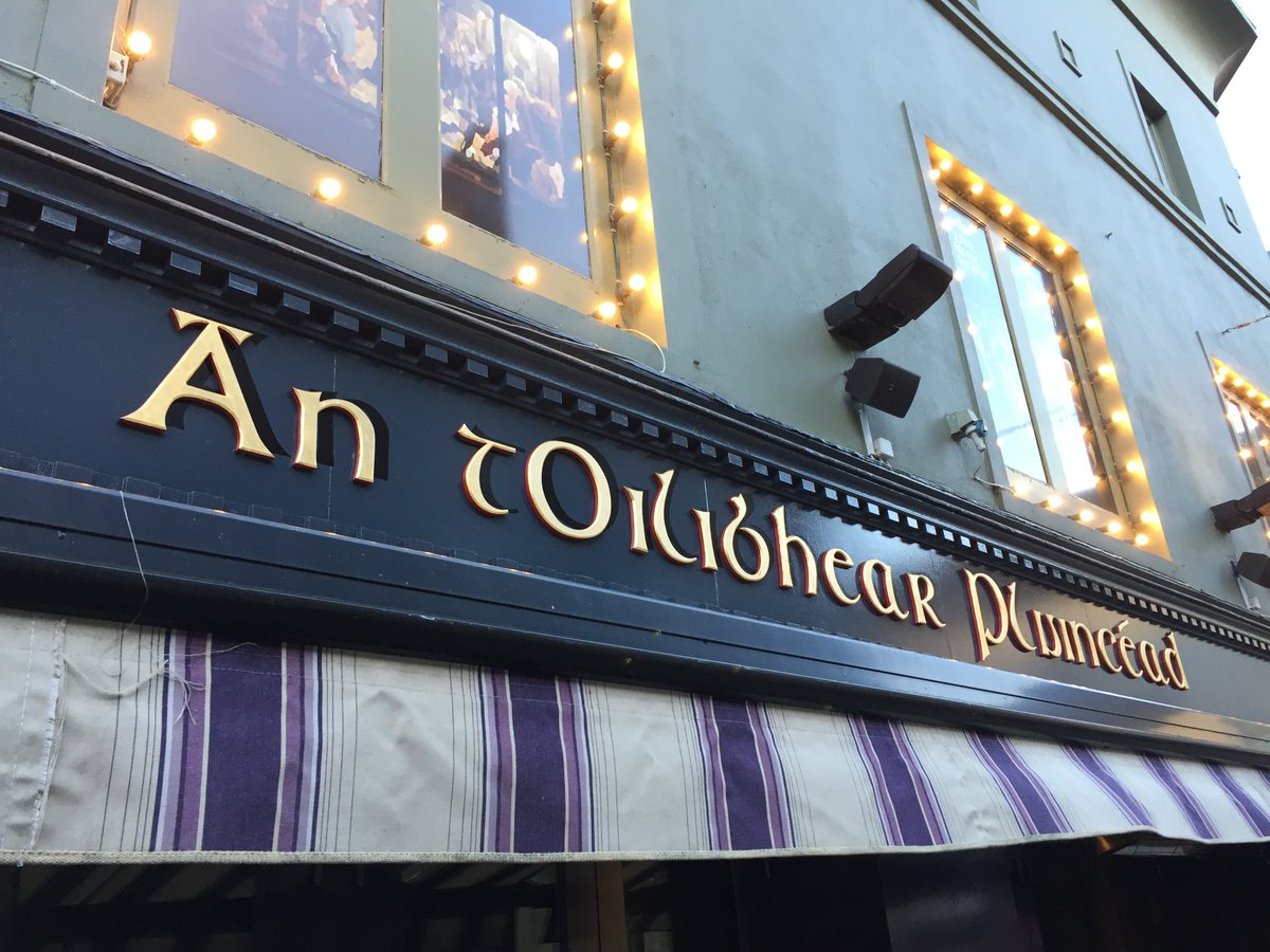 whazoncork's tweet photo. "Is maith linn An tOilibhear Pluincéad!" Cork City Center is looking up @TheOliverPlunk as Whazon hangs out with Clare Sands + #UrbanOctober https://t.co/xvWb8Wqm3I