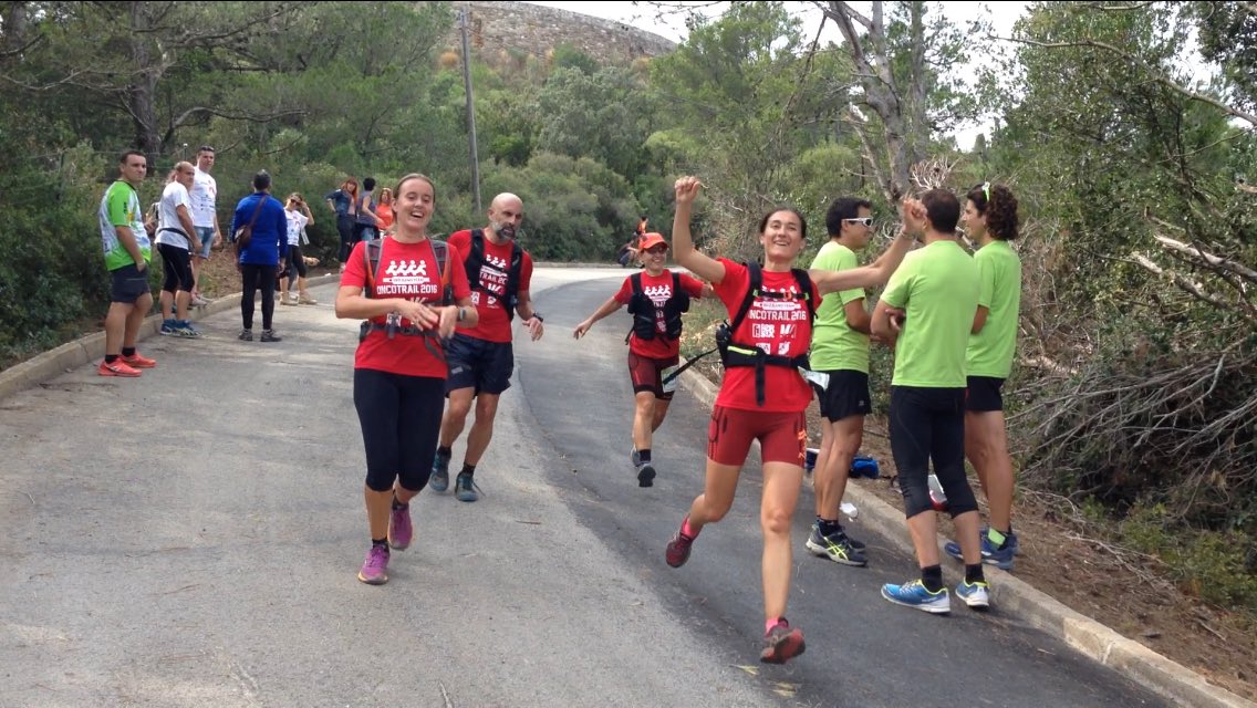 redbandteam's tweet photo. Baixant ja cap a Sa Riera! la pujada dura a Puig Son Ric però han arribat somrients…buscant el km 35…gasss @OncoTrail #redbanders https://t.co/vxcSV9ULPU