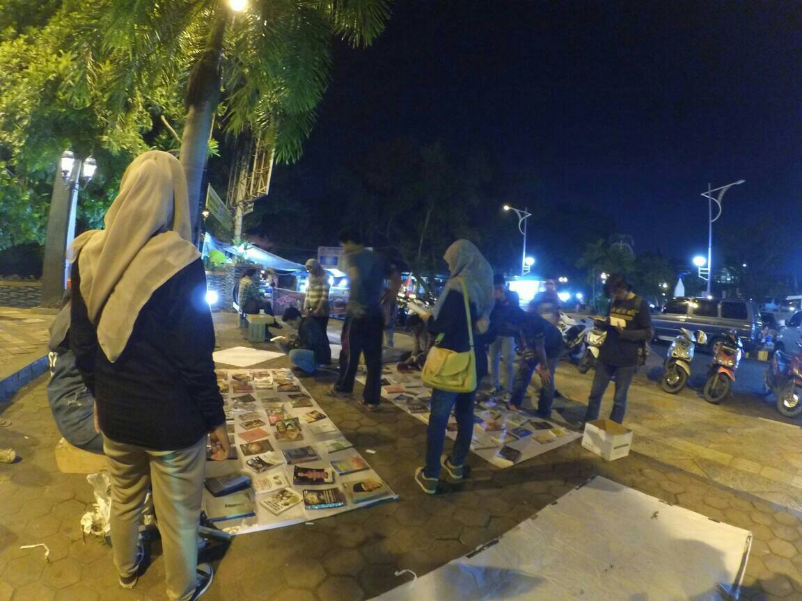 Malam ini ada Malam Membaca di Tugu Gempa, yg gatau malmingan kemana yuk dateng aja, FREE 😊 <a href="/infoSumbar/">SUMBAR</a>