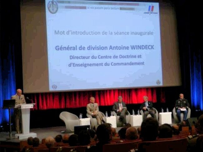 armeedeTerre's tweet photo. #CDEC rentrée officiers #EMSST https://t.co/dIt7zfmIAX acquérir compétences techniques rares universités/écoles partenaires @HECParis @essec https://t.co/DP7EKNonaT