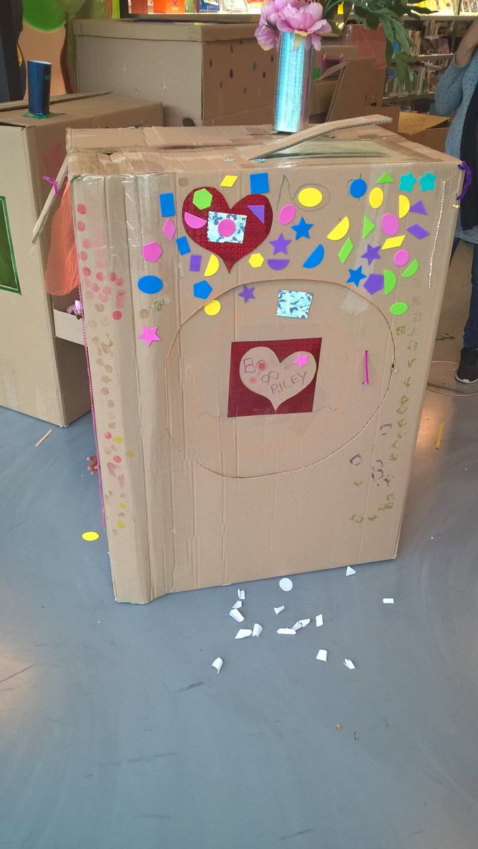 ivondn's tweet image. Wat leuk! Kinderen bouwen hun eigen huis in Nieuwe Bibliotheek Almere @2Turven #woonexpeditie Almere