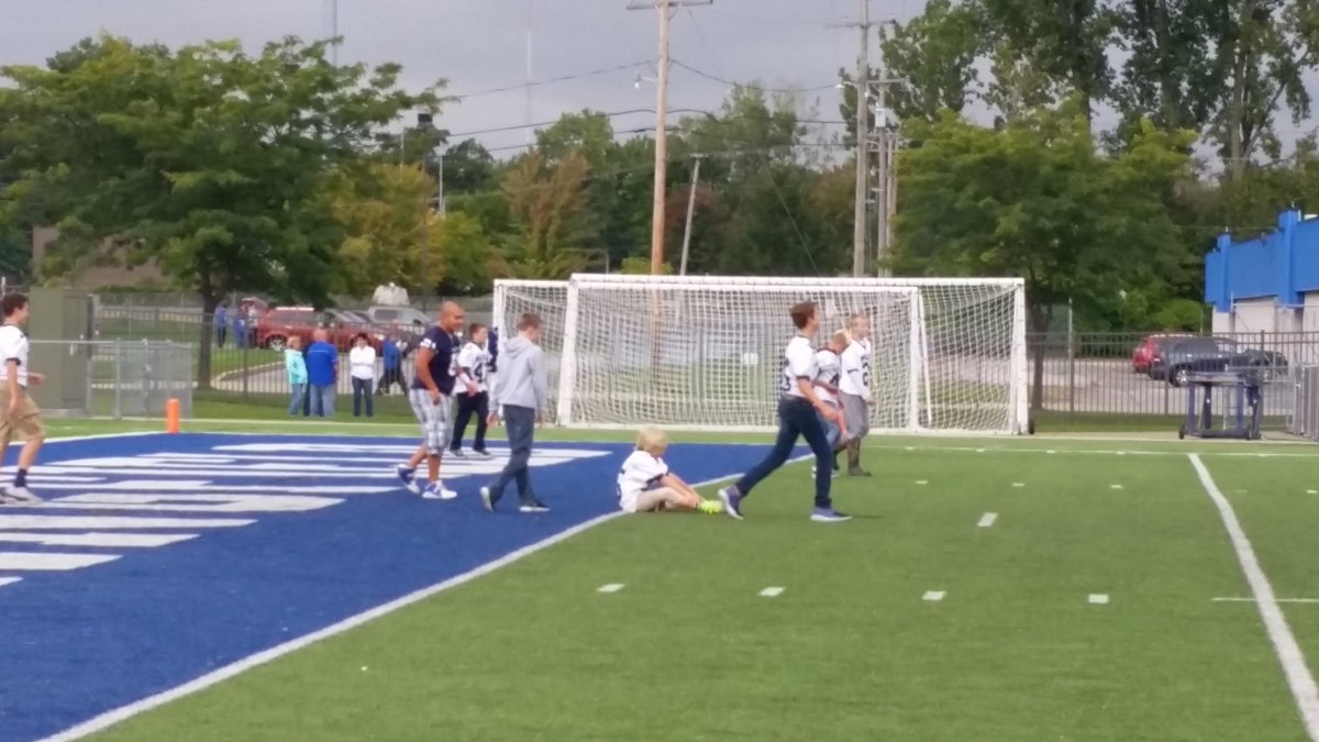 MHardy14's tweet photo. @JordanStrack playing some fall pre-game fball with @NapFBTradition ballboys! #futureofprogram https://t.co/z9YP6jB1xh