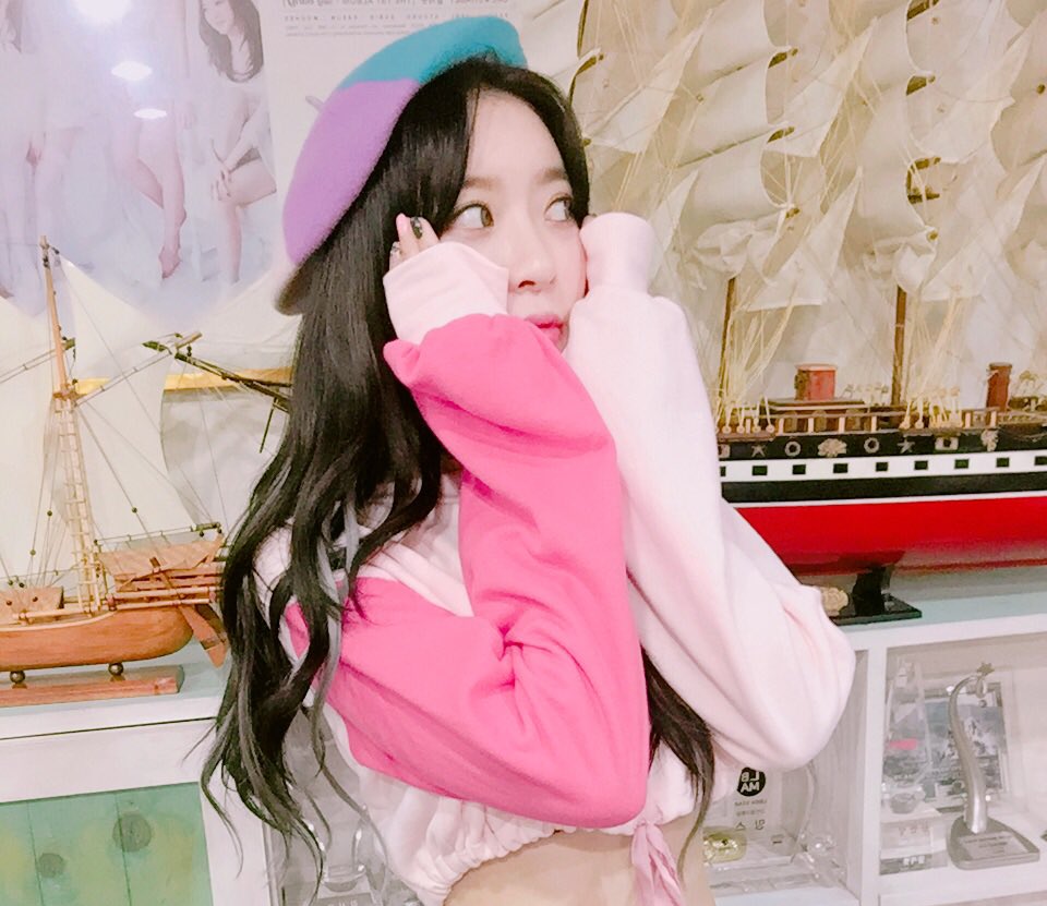 shabet_Ayoung's tweet photo. 조심히 가❤️❤️❣❣❣❣❣ https://t.co/Ra2RiEskiR