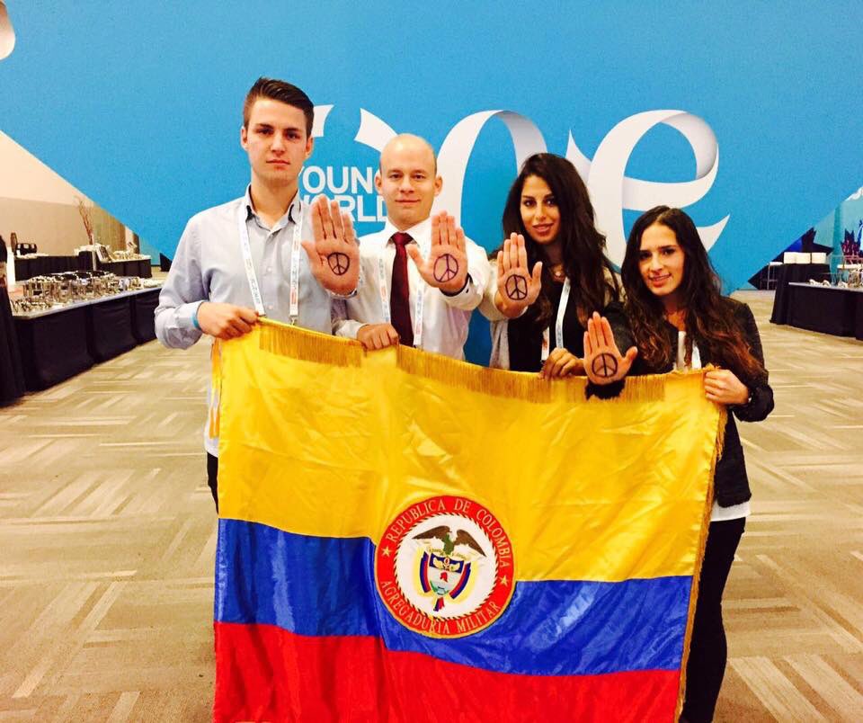 AxelLahterman's tweet photo. Peace is not only about signing it, It's about keeping it. Colombia is on the way to peace "Peace" sign #PazYMas  @kateatoyw @davidjonesOYW https://t.co/oFPetXSS1w