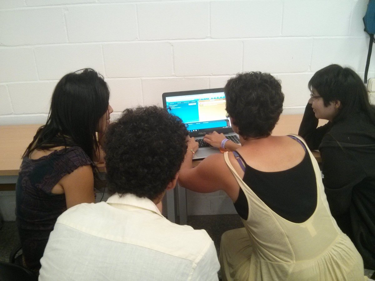KConstructors's tweet photo. Hoy hemos dado un taller de aprendizaje vivo en la red basado en @sole_spain y #edukcs en las I Jornades de Educació Viva en la @UAB_info https://t.co/8fAkhRitVS