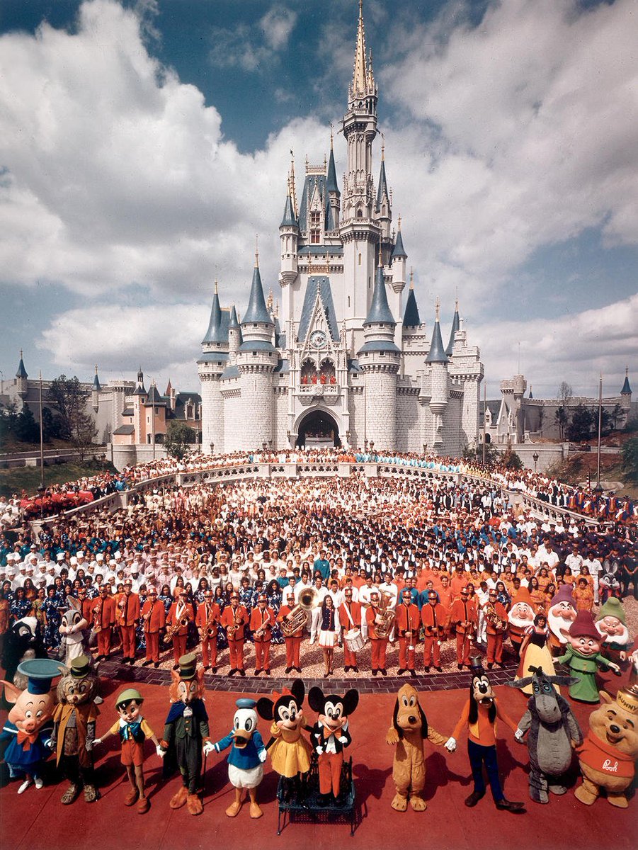 TheMickeyWiki's tweet photo. On this day in 1971, Walt Disney World officially opened to guests! Happy 45th anniversary! #wdw45 https://t.co/7V0AxaokWB
