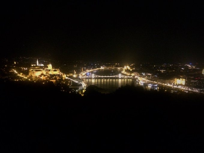 I love my city at nights.. ❤️❤️ #Beautiful #Budapest #nightlife #friends #Citadella https://t.co/m6W