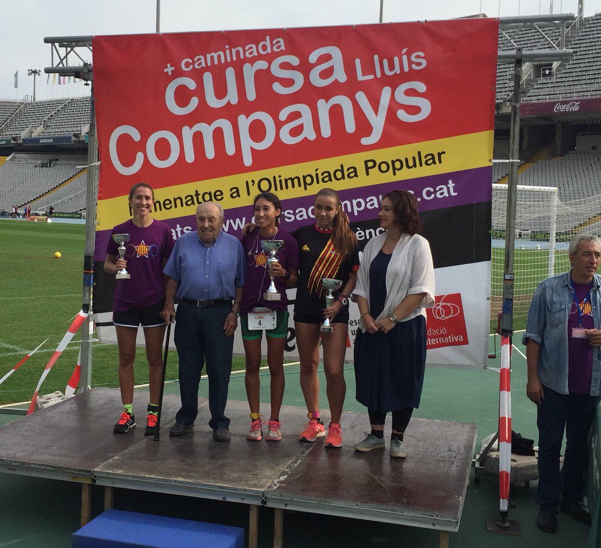FisiologicRun's tweet photo. Cursa Companys: Mitad #Run4Fun, mitad #Run4Win. Eli Martín, 1a Absoluta! Bonito homenaje a la Olimpiada Popular. @tornaremacorrer @LligaChip https://t.co/seGmBqq8yx